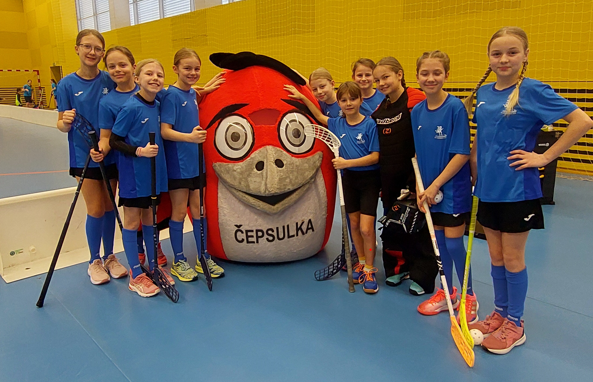 ČEPS cup - skupinová fotka na florbale