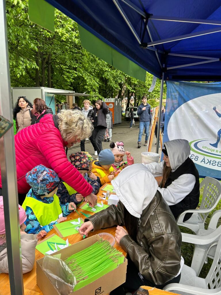 Žáci na Hlavní třídě a ve škole na akci Den Země