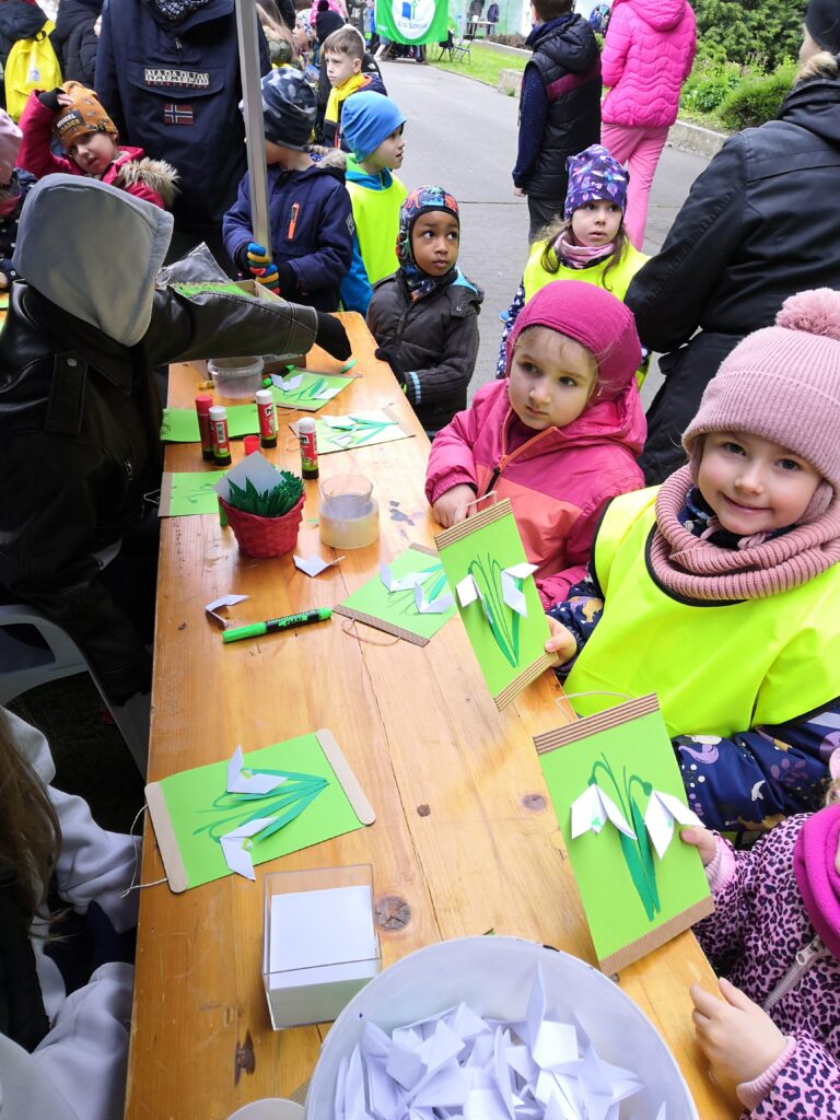 Žáci na Hlavní třídě a ve škole na akci Den Země