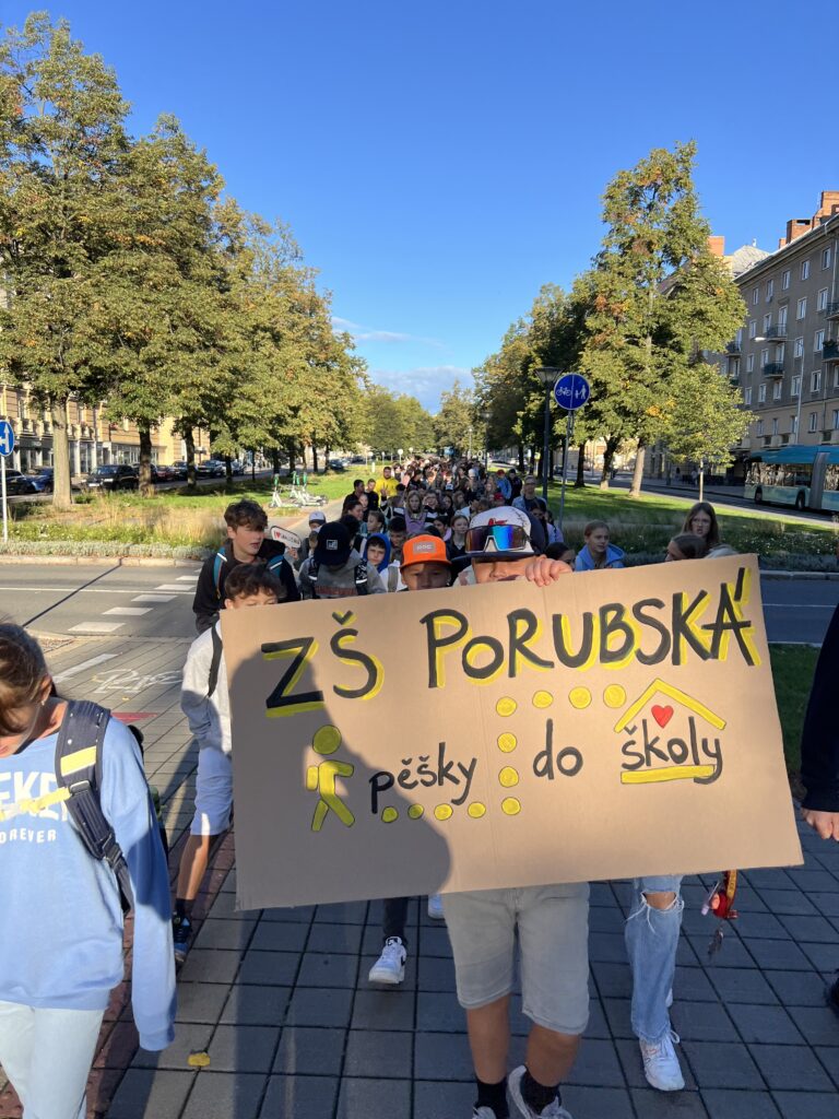pesky do skoly